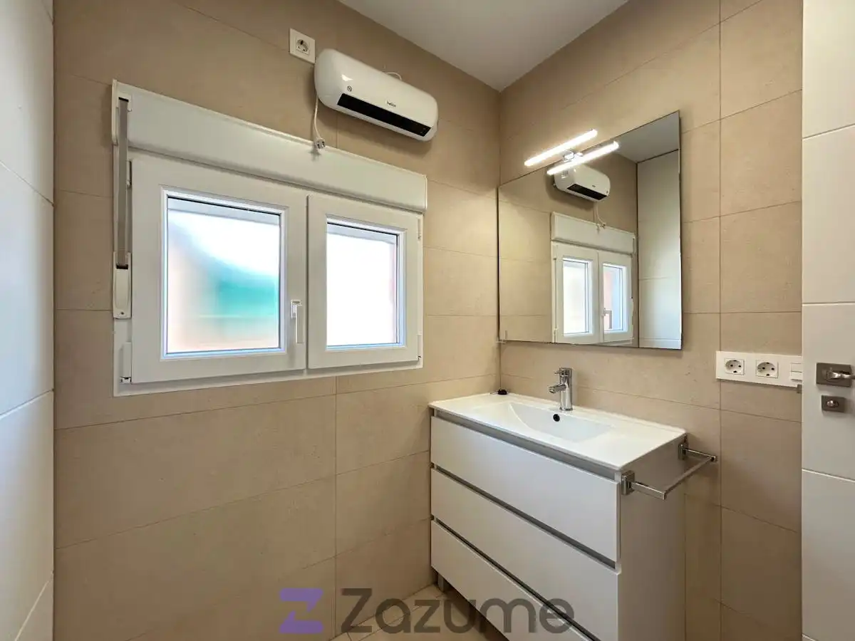 Baño de Ático de alquiler en Granada con Aire acondicionado, Calefacción y Terraza