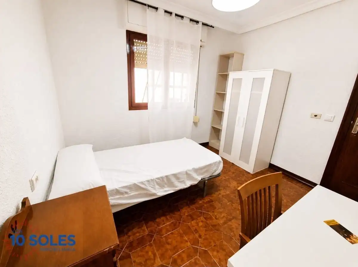 Habitación de Apartamento de alquiler en Orihuela con Amueblado