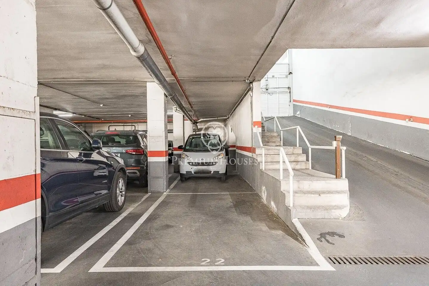 Parking de Piso en venta en Barcelona con Calefacción y Terraza