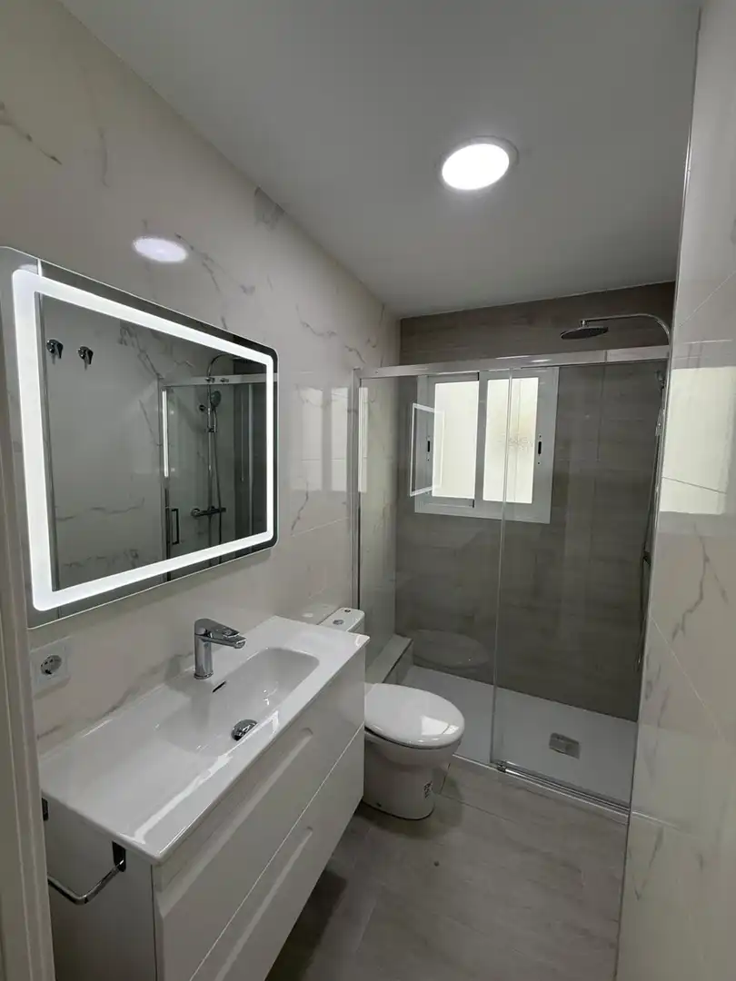 Bathroom of Flat for sale in Córdoba  with Air Conditioner and Terrace