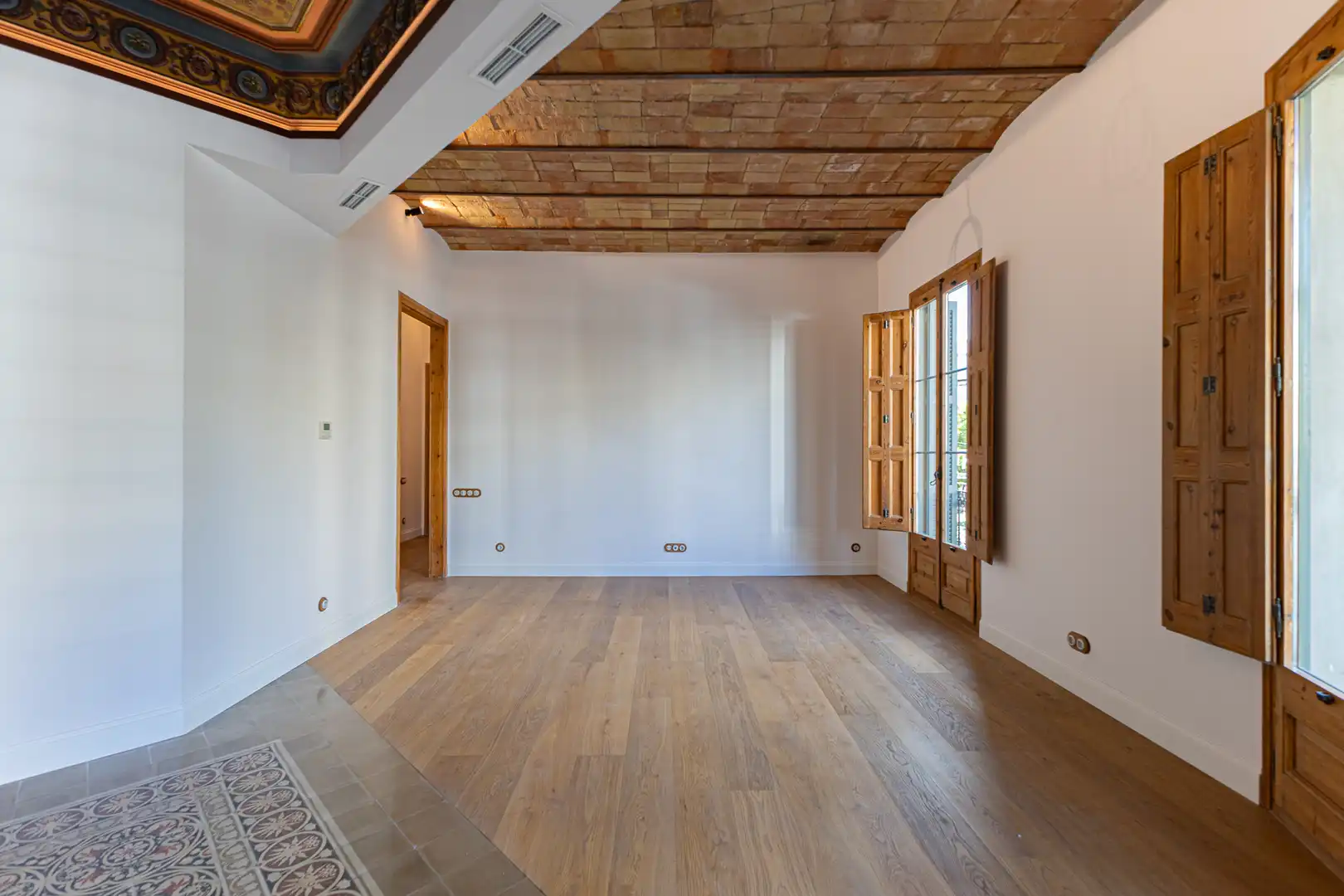Wohnung zum Verkauf in Barcelona mit Klimaanlage, Heizung und Balkon