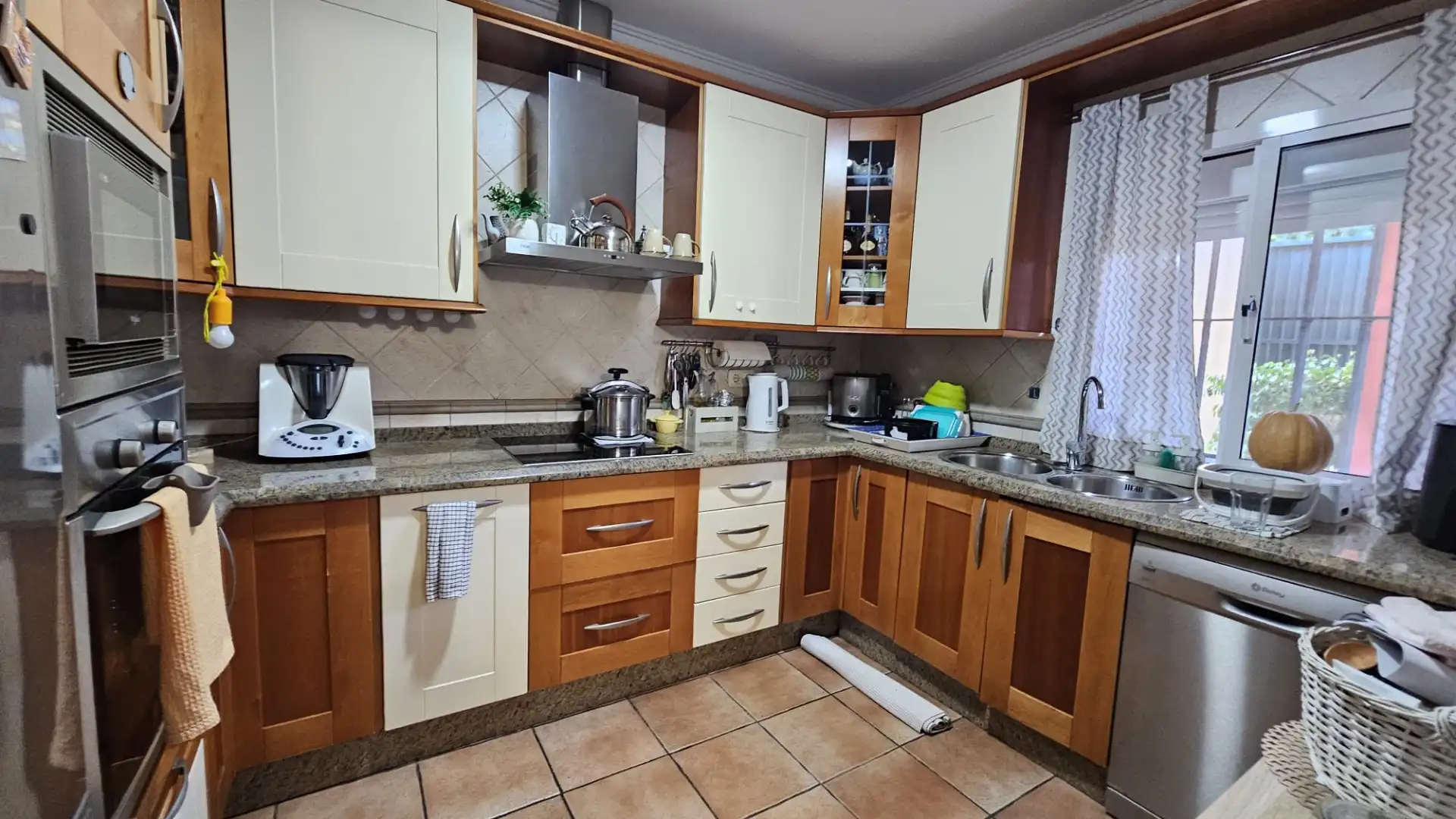 Cuina de Casa o xalet en venda en Jerez de la Frontera amb Jardí privat i Traster
