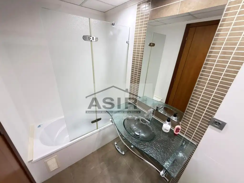 Baño de Piso de alquiler en Carcaixent con Aire acondicionado, Calefacción y Balcón