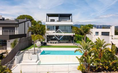 Vista exterior de Casa o xalet en venda en Arenys de Mar amb Aire condicionat, Calefacció i Jardí privat