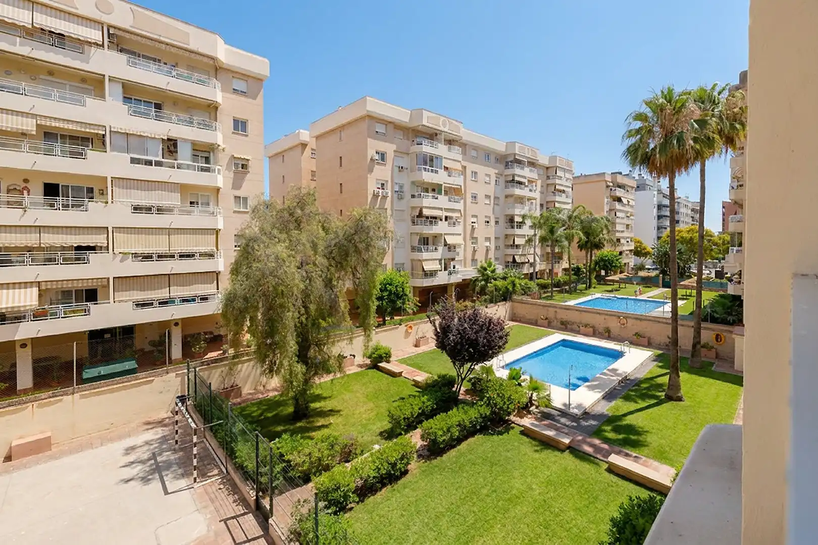 Vista exterior de Piso en venta en Málaga con Amueblado, Balcón y Piscina comunitaria