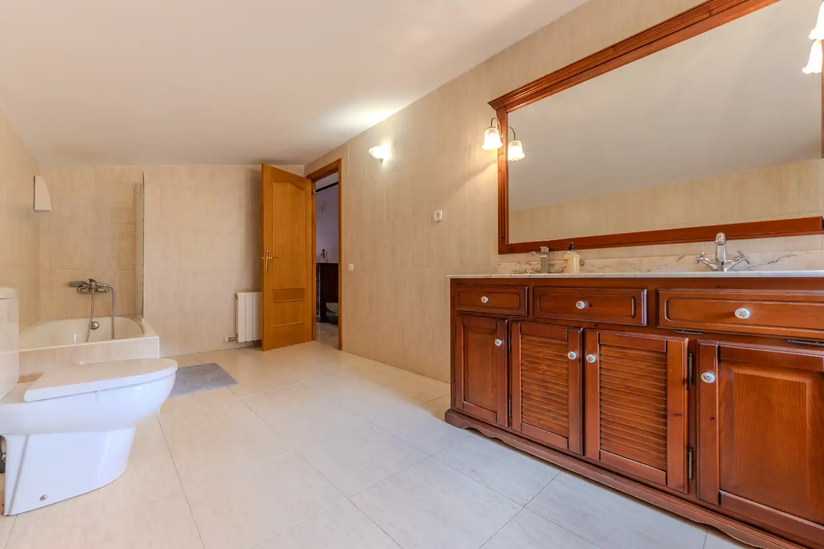 Bany de Casa o xalet en venda en Tarragona amb Jardí privat, Terrassa i Traster