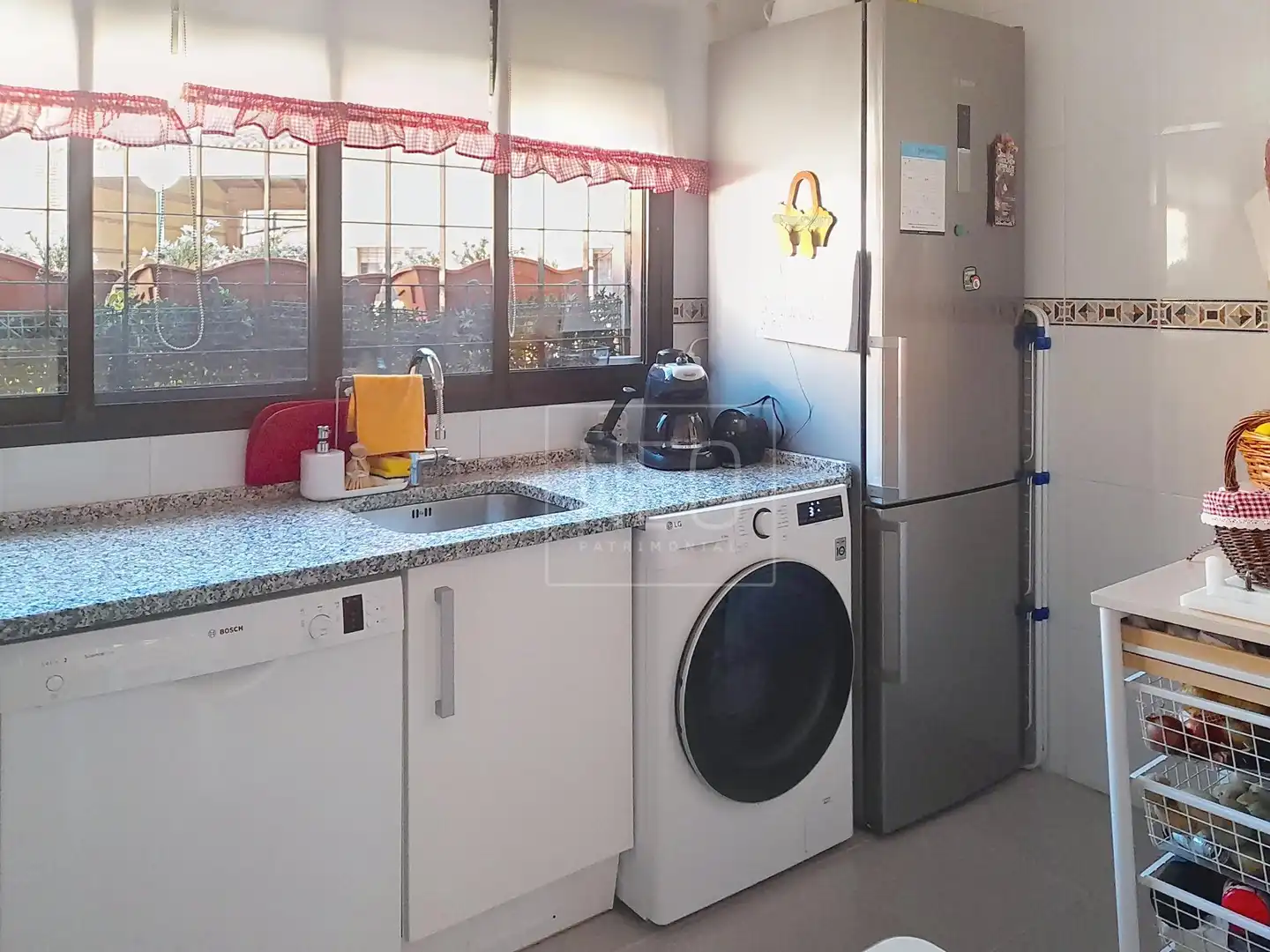Cuina de Casa adosada en venda en Alcalá de Henares amb Aire condicionat, Calefacció i Traster
