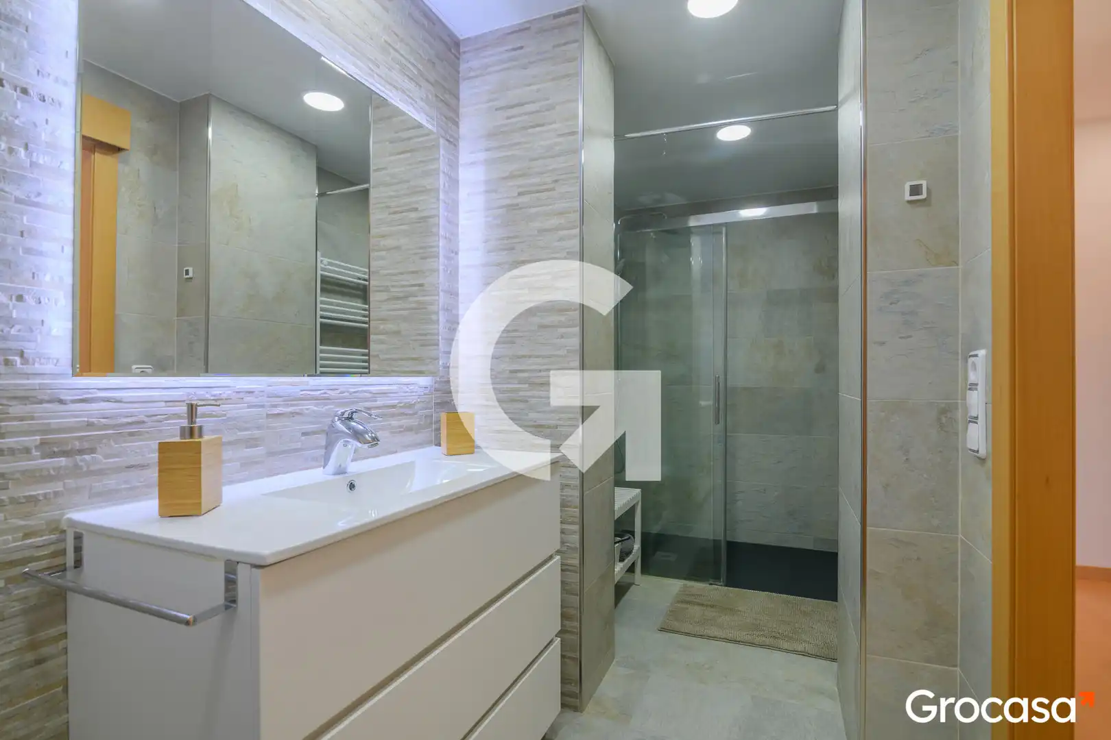 Bathroom of Flat for sale in Gavà  with Air Conditioner, Heating and Storage room