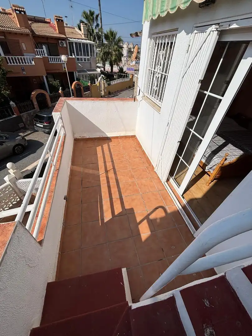 Terrasse von Maisonette zum Verkauf in Torrevieja mit Klimaanlage und Terrasse