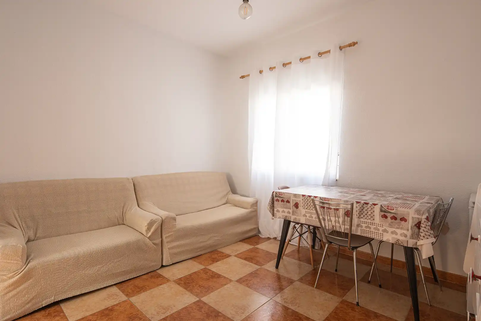 Wohnzimmer von Wohnung zum Verkauf in Granada mit Parkett, Möbliert und Ofen