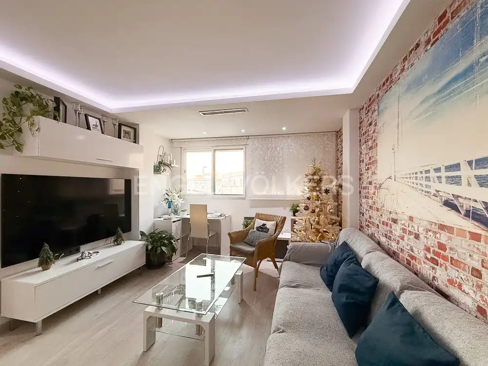 Living room of Flat for rent in Valencia  with Air Conditioner, Heating and Furnished