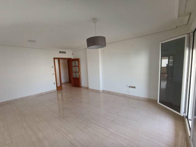 Piso en Venta en Huerta de la Reina - Trassierra