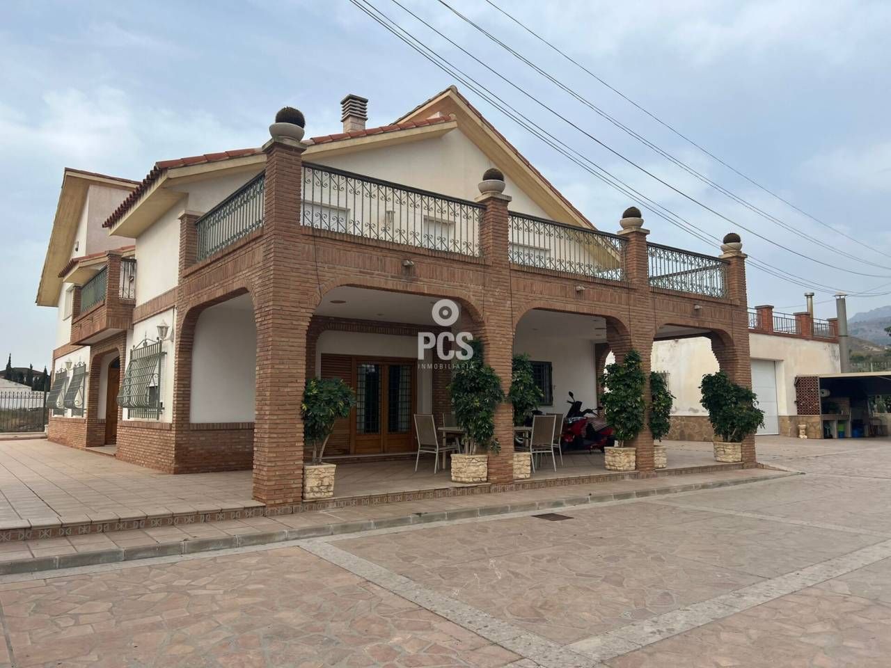Vista exterior de Casa o xalet en venda en Lorca amb Aire condicionat, Jardí privat i Terrassa