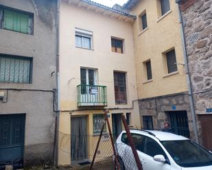 Vista exterior de Casa adosada en venda en Navarredonda de Gredos amb Moblat