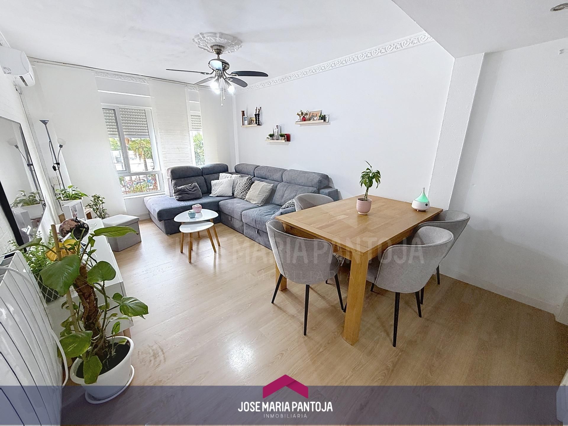 Living room of Flat for sale in Jerez de la Frontera  with Air Conditioner, Parquet flooring and Storage room