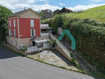 House with balcony for sale in Trelles