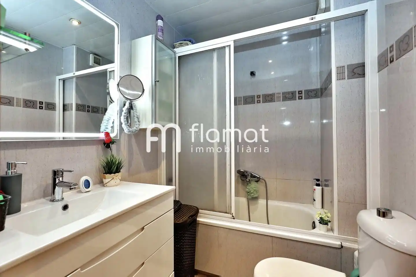 Badezimmer von Wohnung zum Verkauf in Badalona mit Klimaanlage, Heizung und Balkon