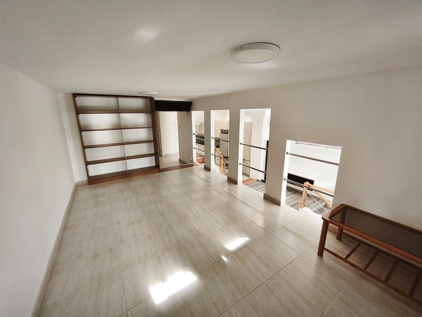 Local en venta en Vigo  con Calefacción, Parquet y Amueblado