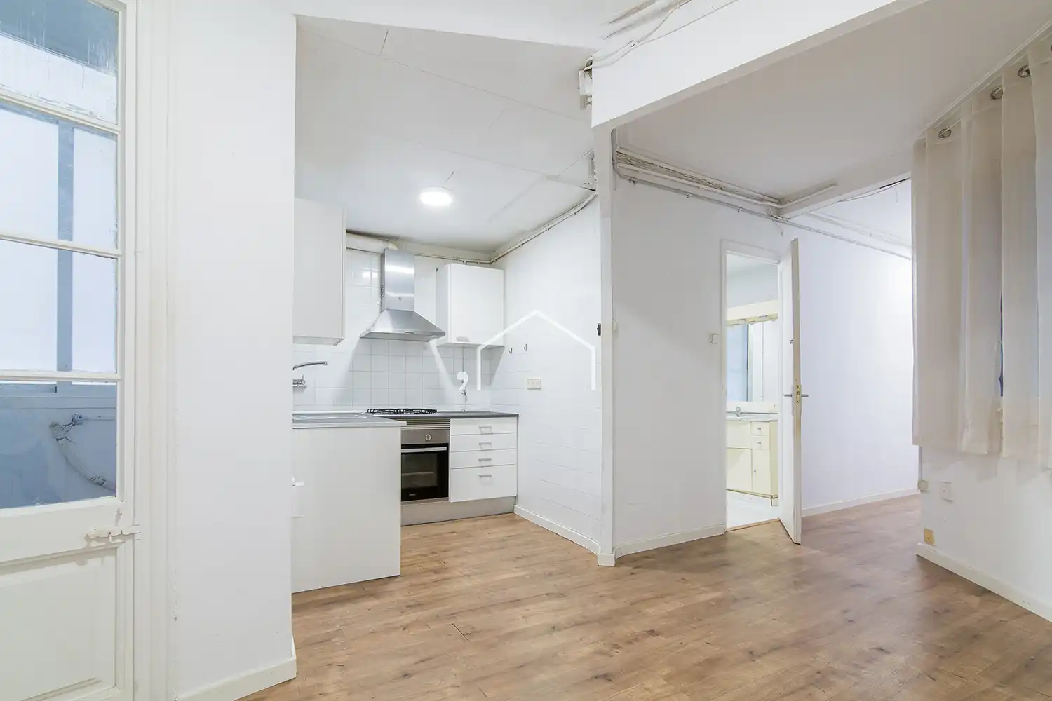 Küche von Wohnung zum Verkauf in Barcelona mit Heizung, Parkett und Ofen