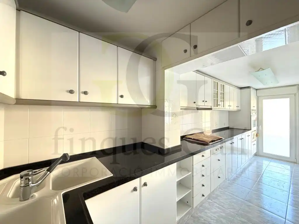 Kitchen of Flat for sale in Manresa  with Terrace, Storage room and Oven