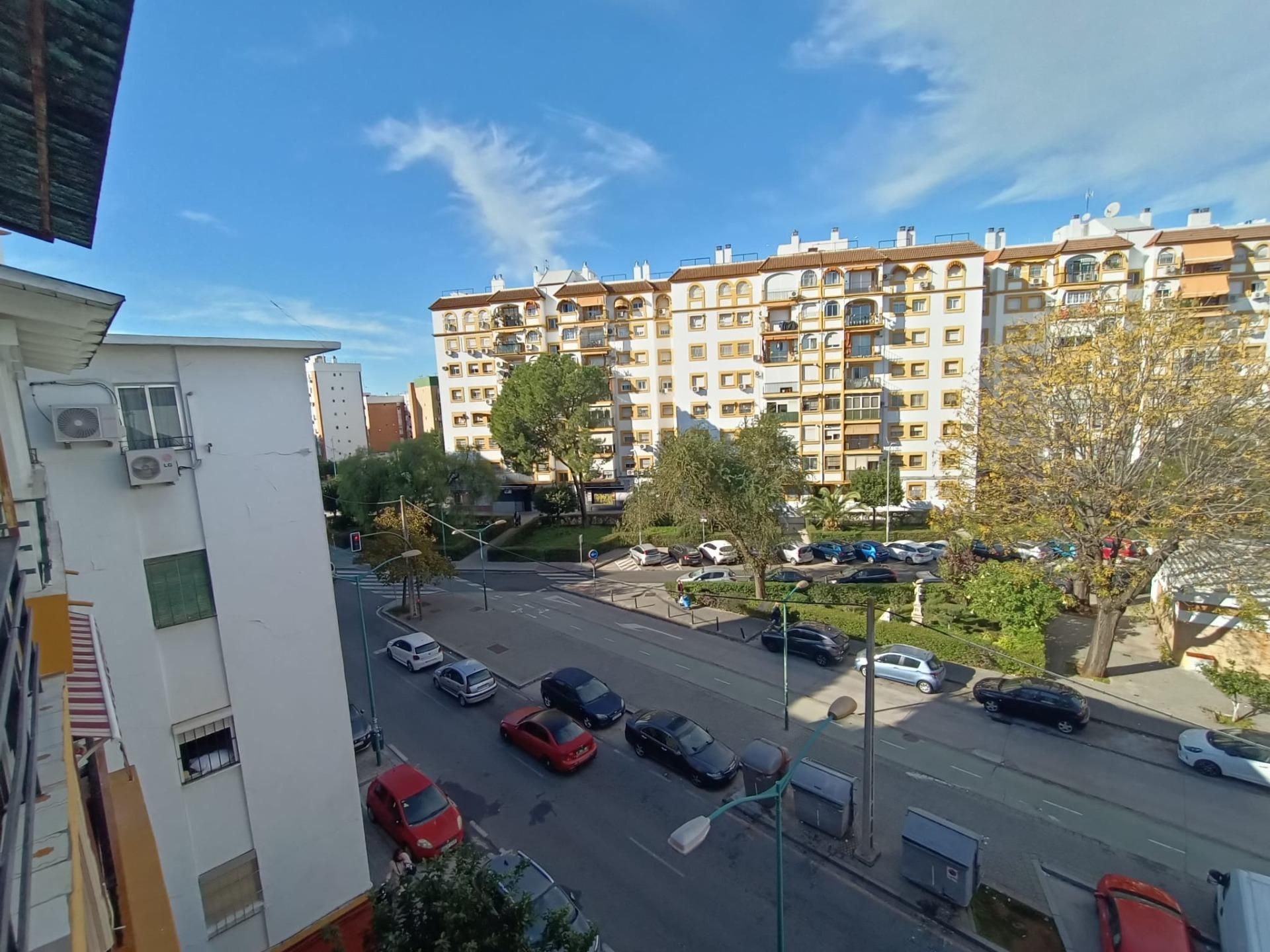 Vista exterior de Pis en venda en  Sevilla Capital amb Terrassa