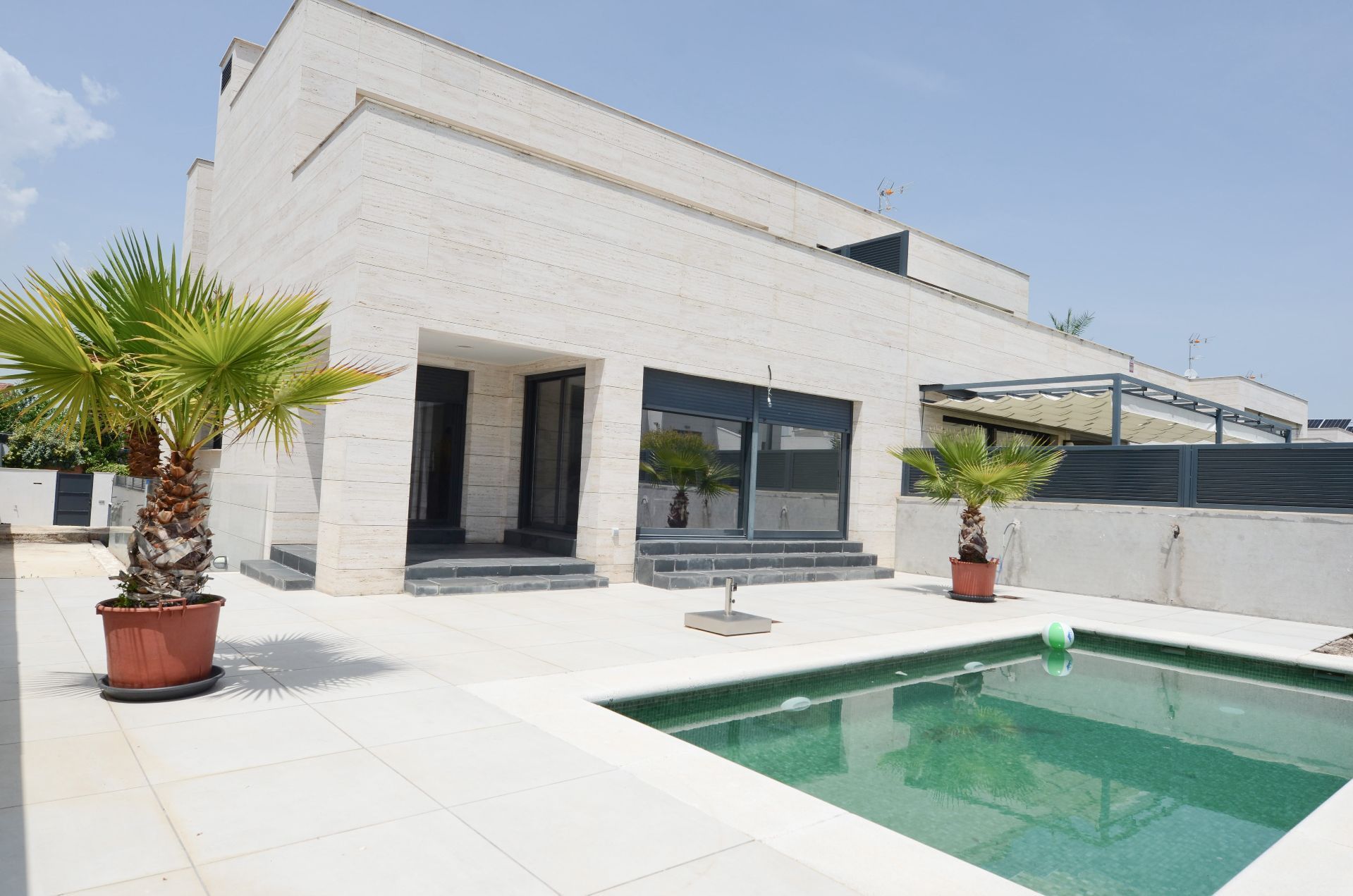 Piscina de Casa adosada en venda en Villanueva de la Cañada amb Calefacció i Piscina
