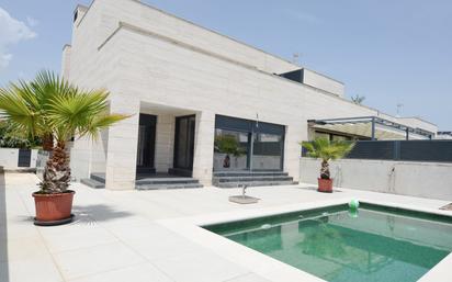 Swimming pool of Single-family semi-detached for sale in Villanueva de la Cañada  with Heating and Swimming Pool