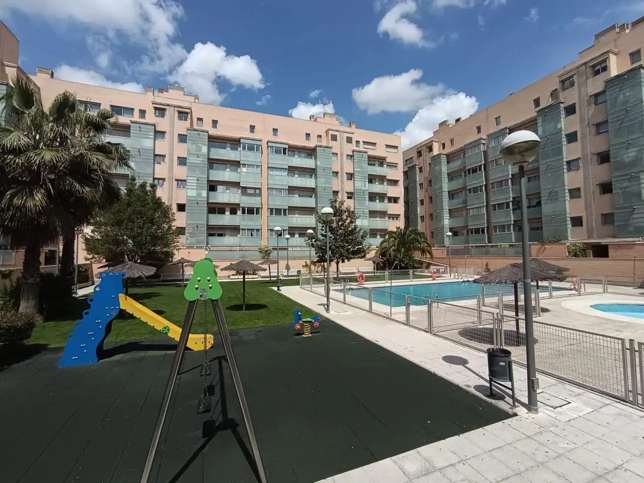 Swimming pool of Flat for sale in Madrid  with Air Conditioner, Heating and Terrace
