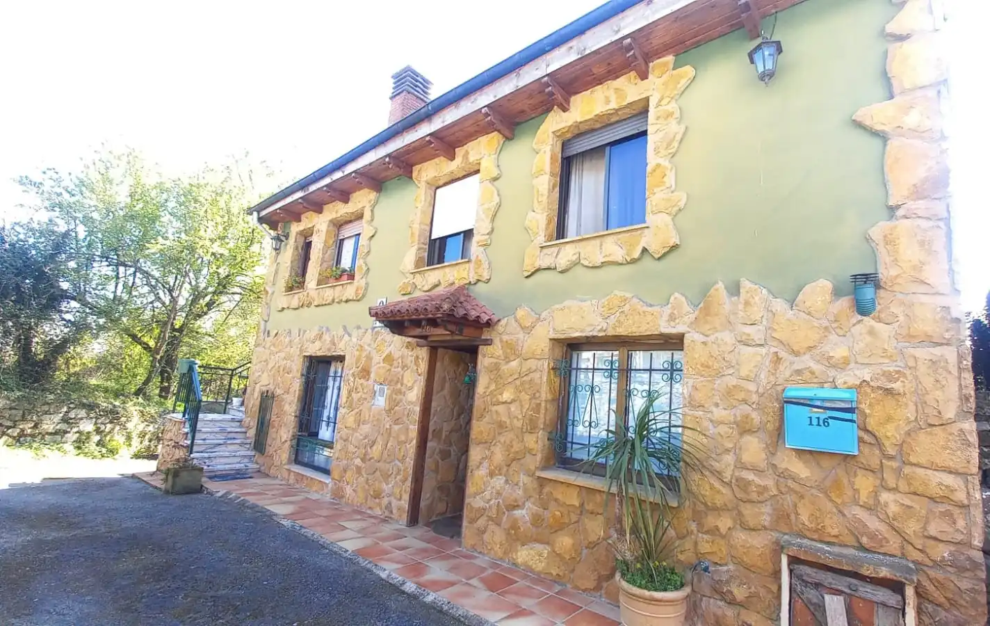 Vista exterior de Casa o chalet en venta en Sariego con Jardín privado, Terraza y Trastero