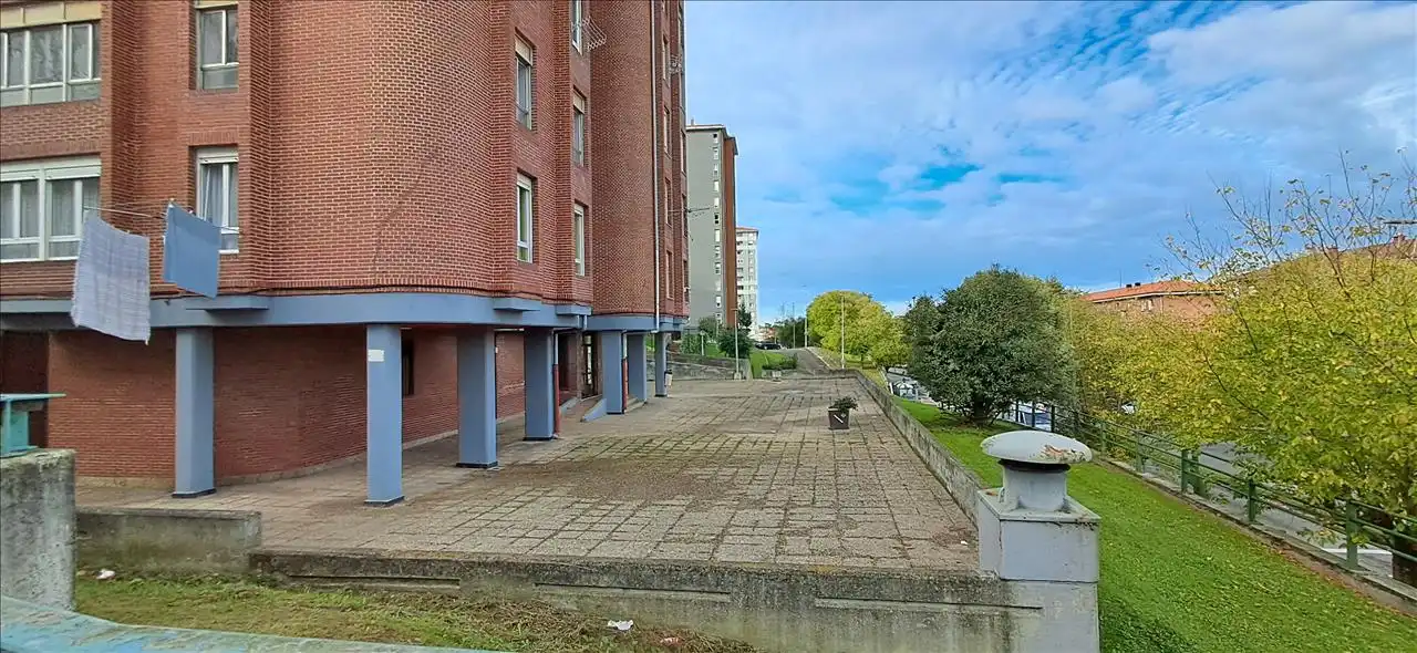 Vista exterior de Piso en venta en Santander
