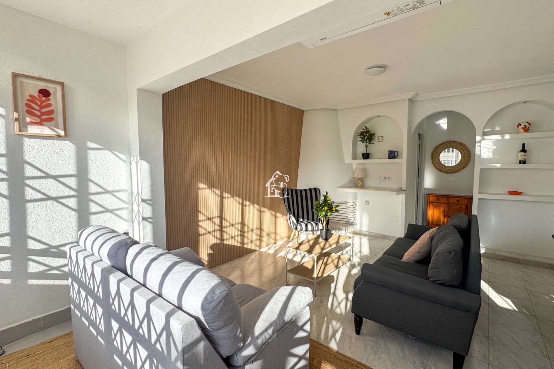 Sala d'estar de Casa o xalet de lloguer en Torrevieja amb Aire condicionat, Jardí privat i Terrassa