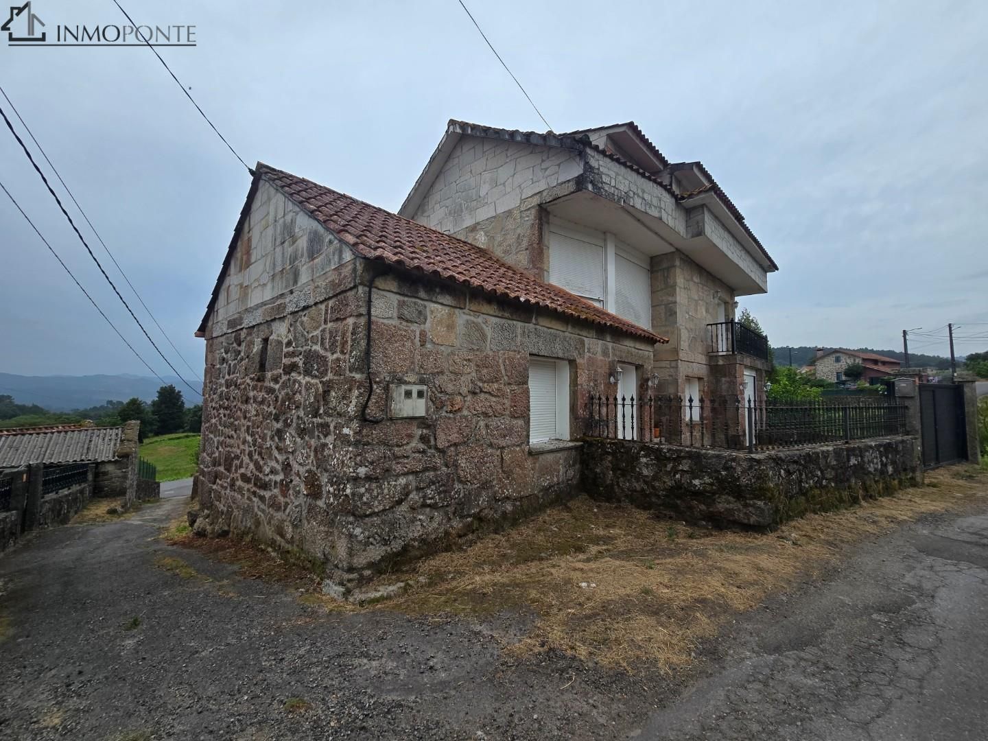 Vista exterior de Casa o xalet en venda en Ponte Caldelas amb Jardí privat
