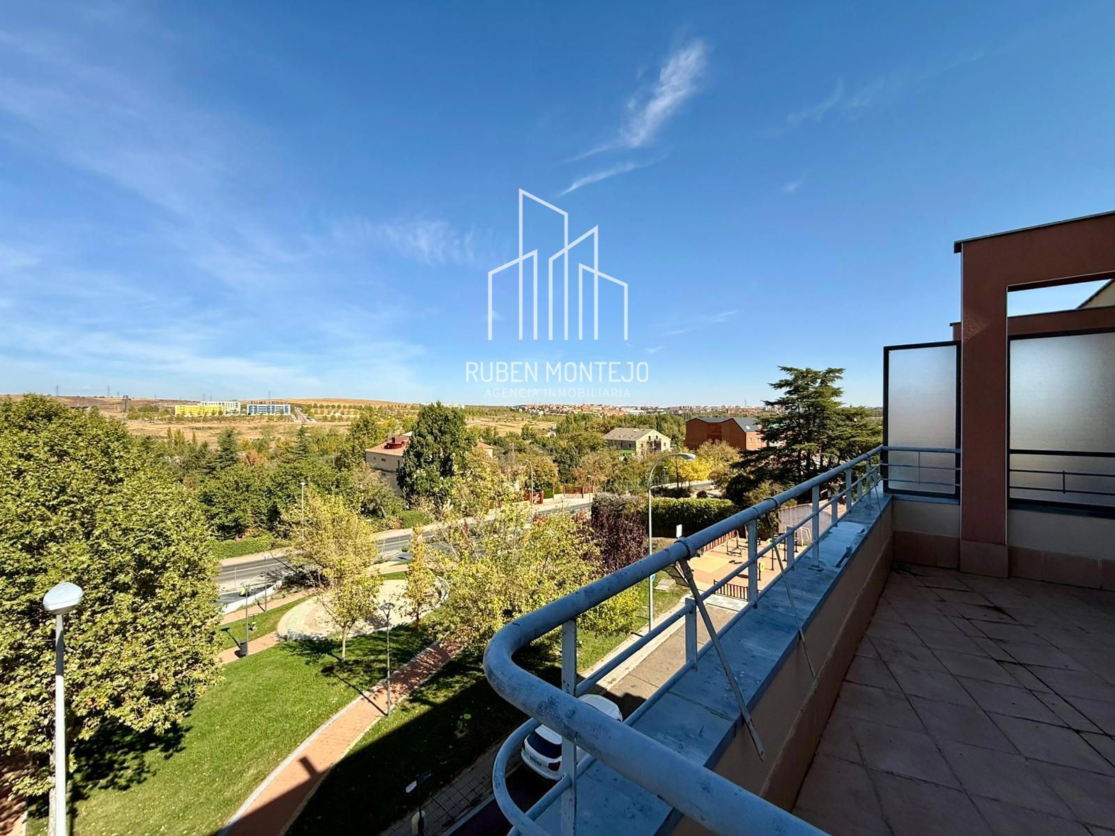Vista exterior de Àtic en venda en Salamanca Capital amb Calefacció, Terrassa i Piscina