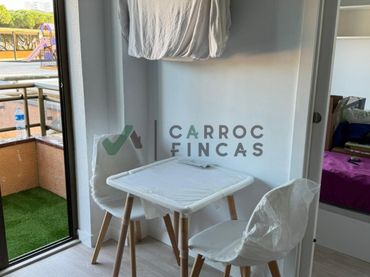 Apartamento con balcón en venta en Carrer de Brusel·les 9