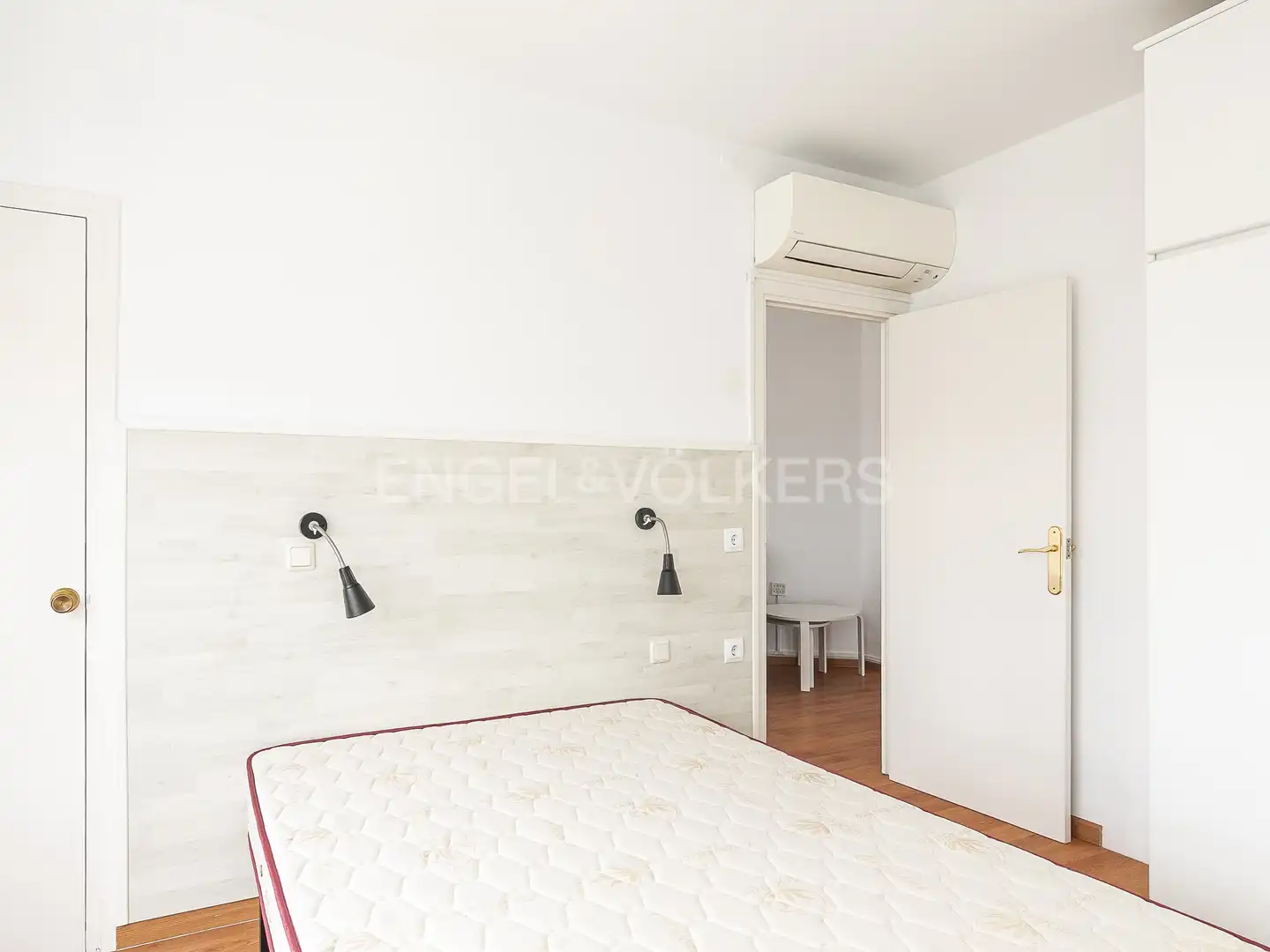 Bedroom of Flat for rent in Barcelona  with Air Conditioner, Heating and Parquet flooring