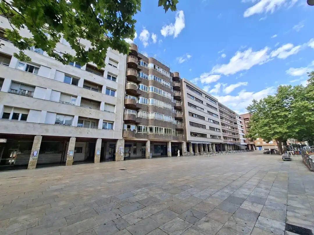 Außenansicht von Wohnung zum Verkauf in Durango mit Heizung, Abstellraum und Balkon