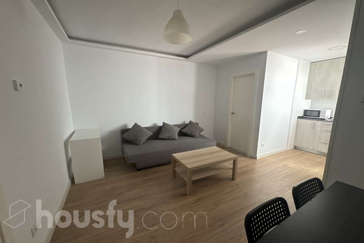 Sala de estar de Piso de alquiler en  Madrid Capital con Calefacción, Amueblado y Balcón