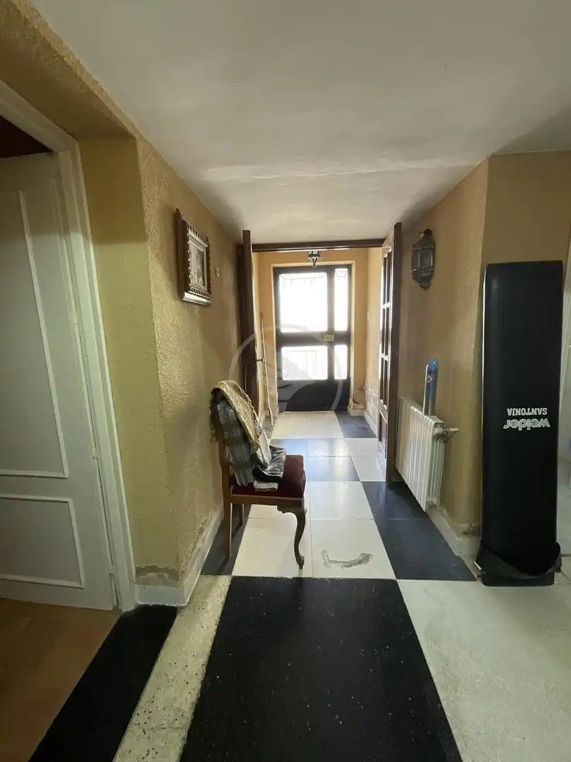 Ground floor for sale in Linares  with Furnished