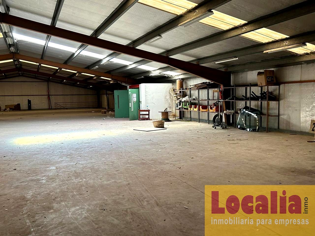 Nau industrial de lloguer en Los Corrales de Buelna 