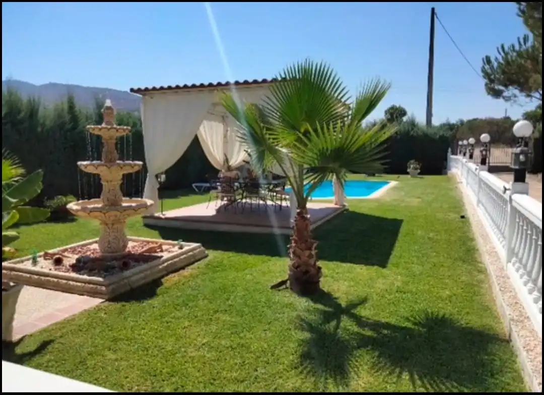 Jardí de Casa o xalet en venda en Arroyo de San Serván amb Jardí privat, Terrassa i Piscina