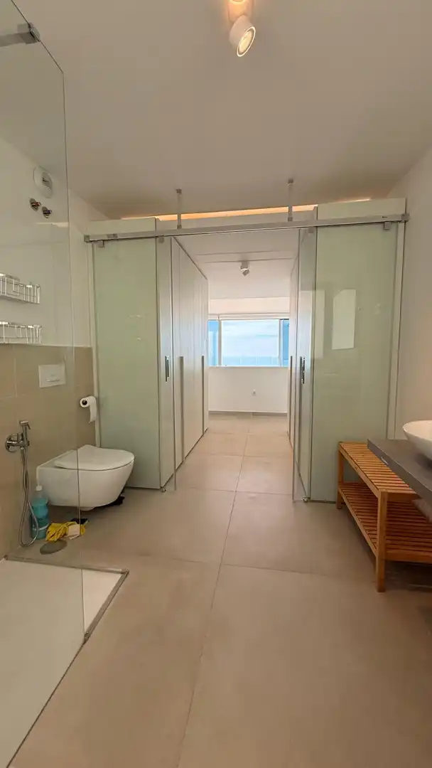 Badezimmer von Dachboden zum Verkauf in Benalmádena mit Klimaanlage, Terrasse und Abstellraum
