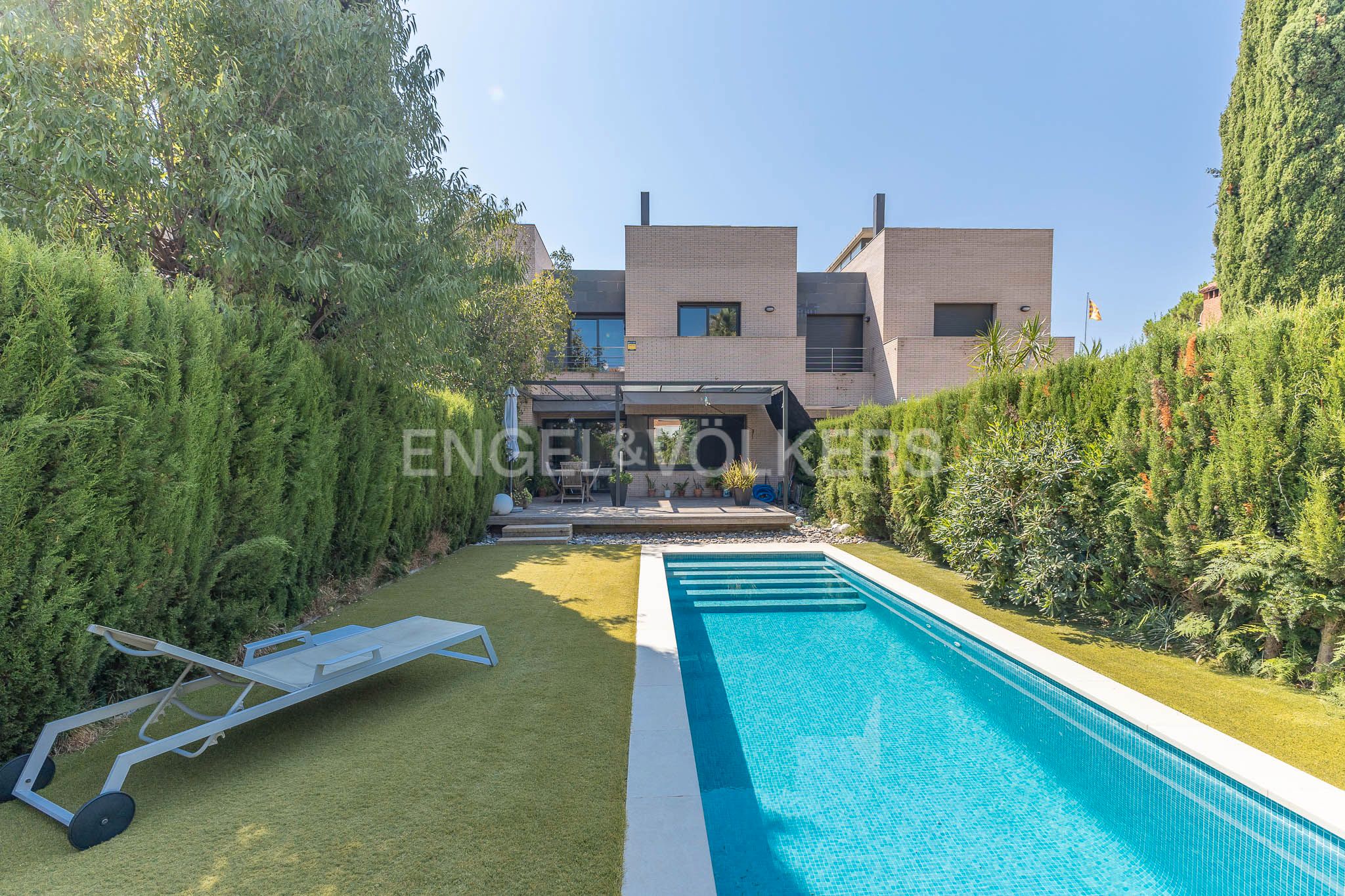 Exterior view of House or chalet for sale in Premià de Mar  with Air Conditioner, Heating and Private garden