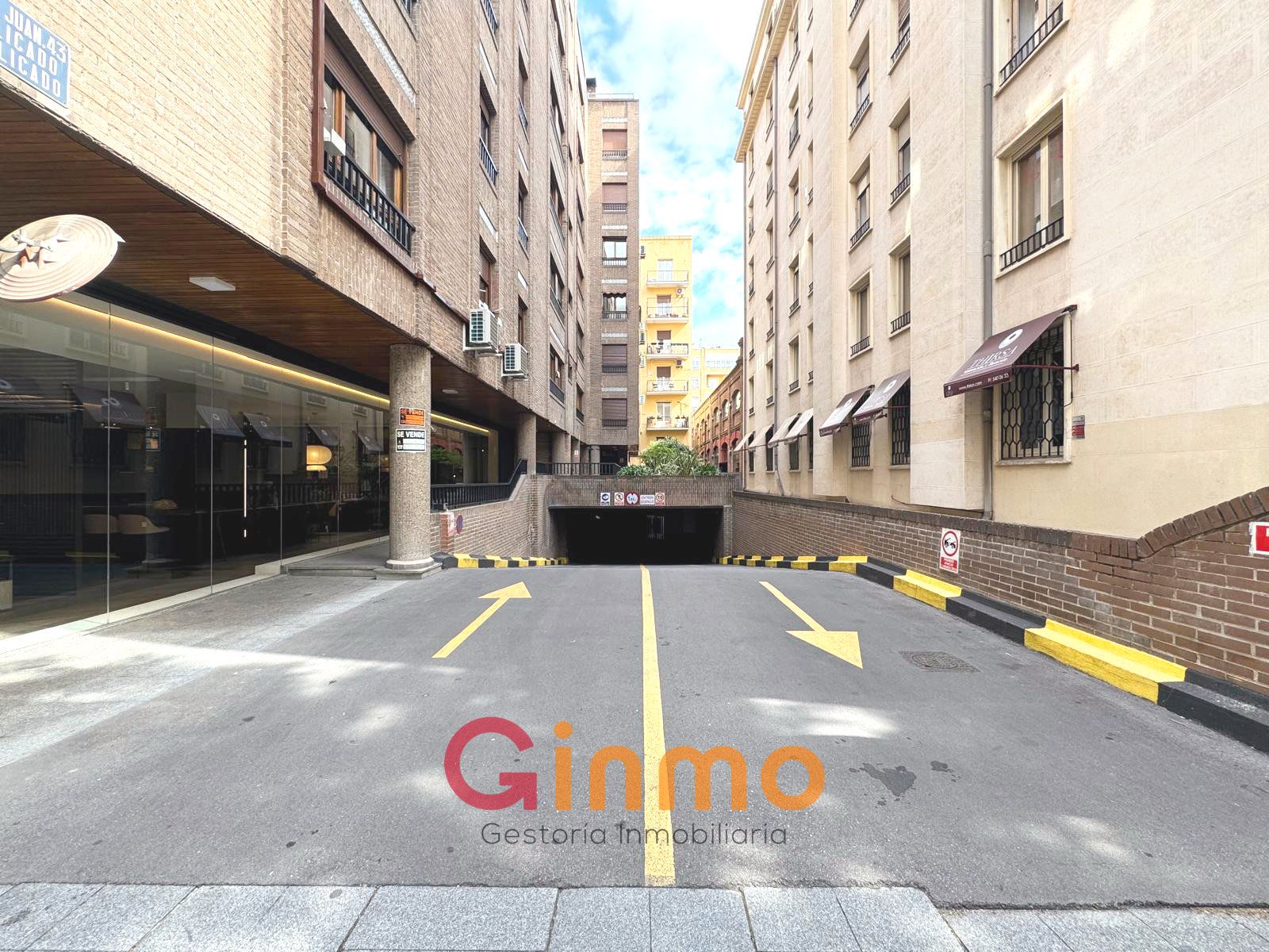 Exterior view of Garage for sale in  Madrid Capital  with Alarm