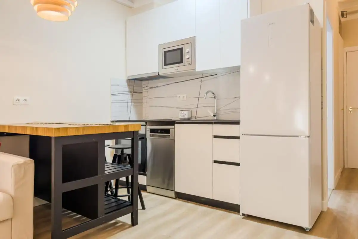 Cocina de Estudio de alquiler en Barcelona con Aire acondicionado, Calefacción y Amueblado