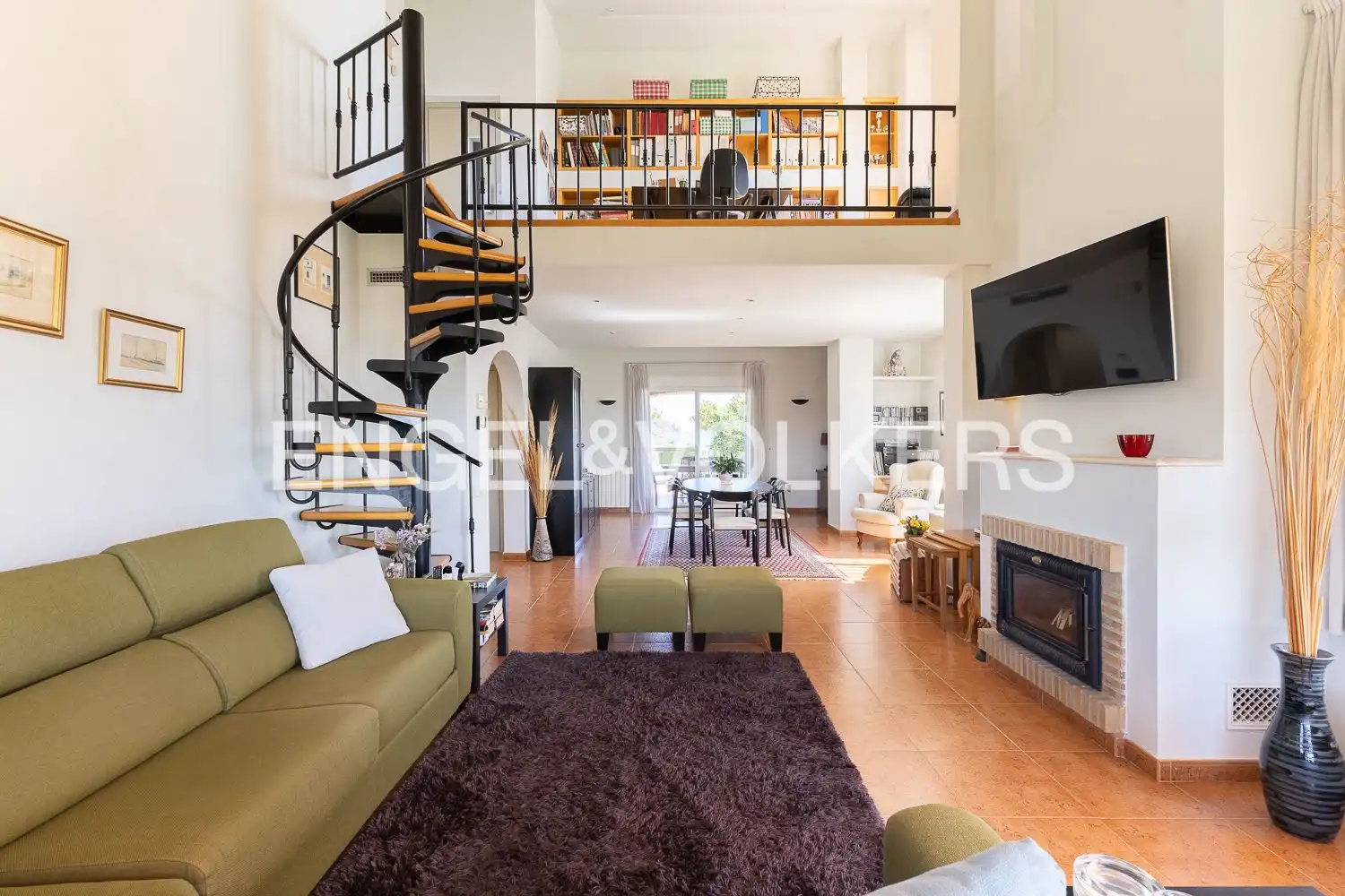 Sala d'estar de Casa o xalet en venda en Sagunto / Sagunt amb Aire condicionat, Calefacció i Jardí privat