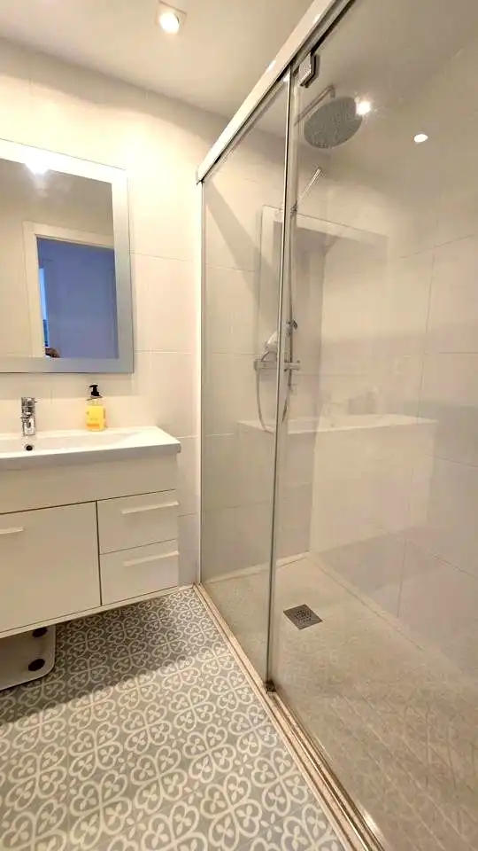 Bany de Apartament de lloguer en Gandia amb Aire condicionat, Parquet i Terrassa