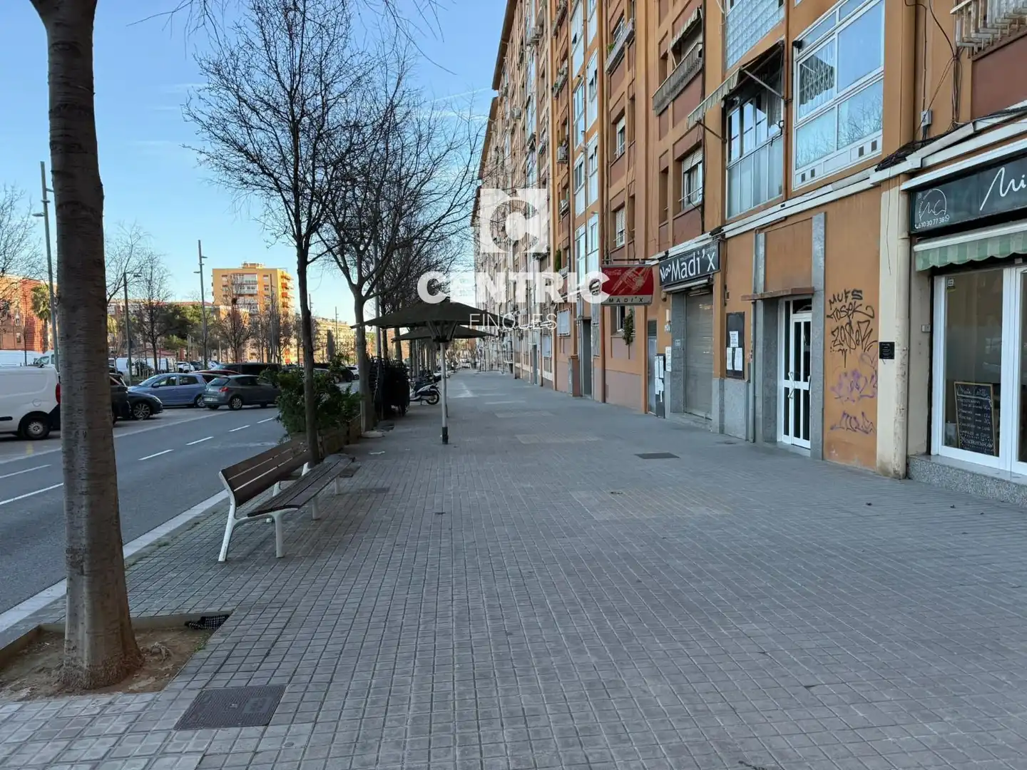 Vista exterior de Local de lloguer en Sabadell