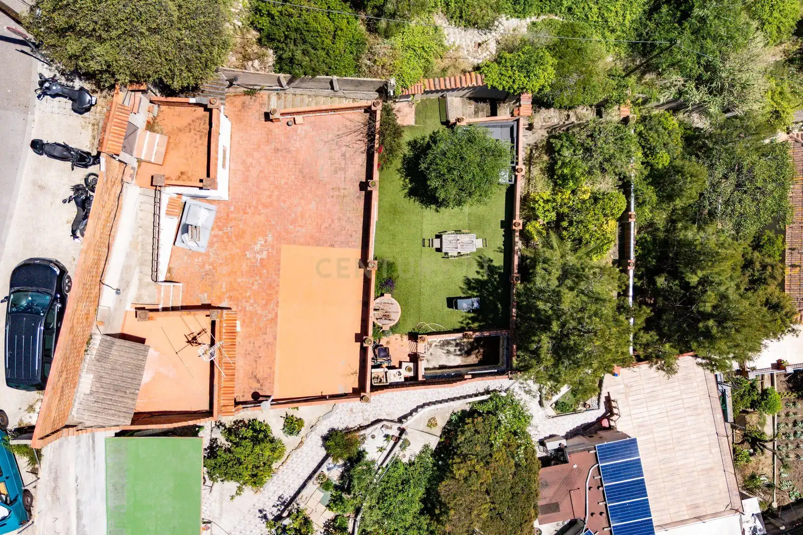 Jardí de Casa o xalet en venda en Sant Cugat del Vallès amb Jardí privat i Traster