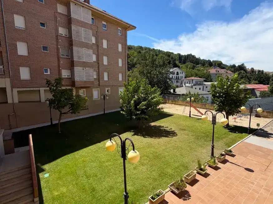 Terrassa de Pis de lloguer en Béjar amb Parquet, Moblat i Balcó