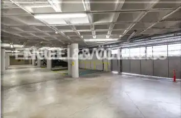 Parkplatz von Fabrikhallen zur Miete in El Prat de Llobregat